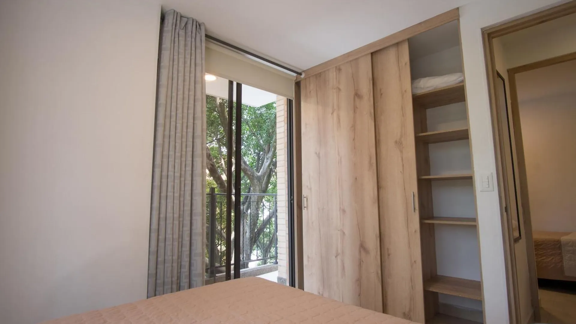 Aparthotel Edificio Fenicia Lofts Laureles Medellín 0*,