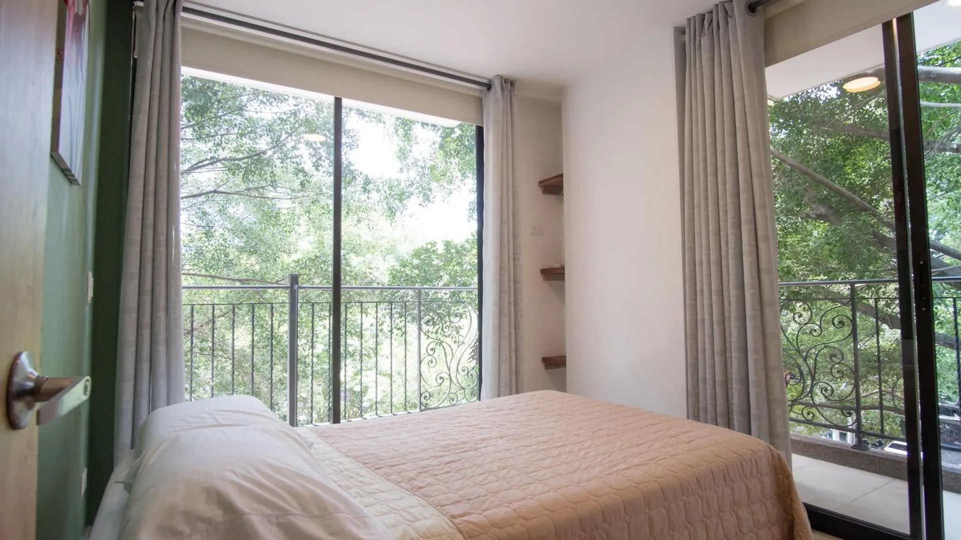 Aparthotel Edificio Fenicia Lofts Laureles Medellín