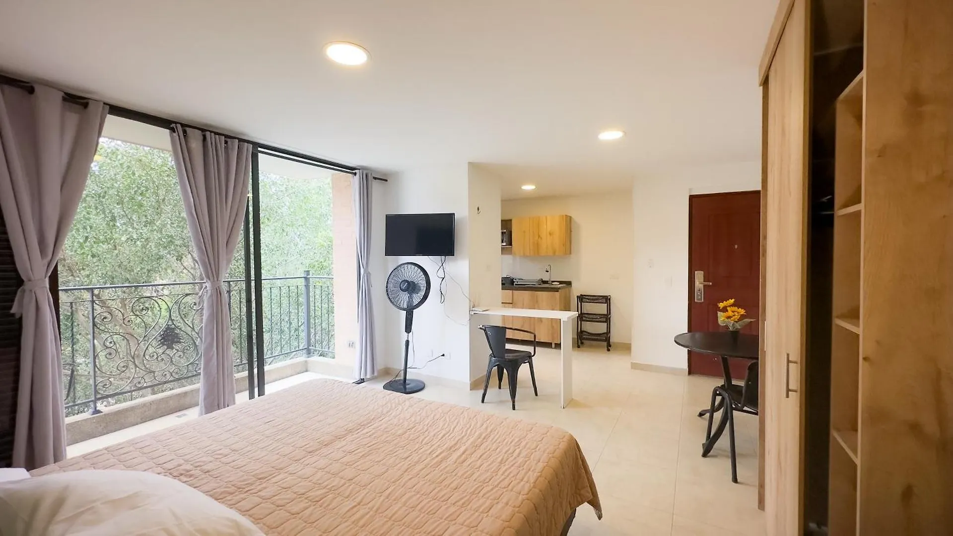 Aparthotel Edificio Fenicia Lofts Laureles Medellín 0*,