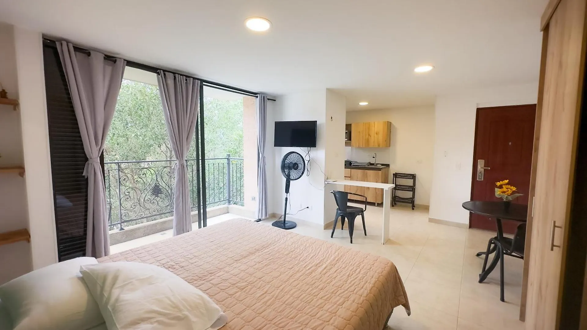 Aparthotel Edificio Fenicia Lofts Laureles Medellín